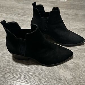 Universal Thread Black Suede Ankle Boots with Pointed Heel